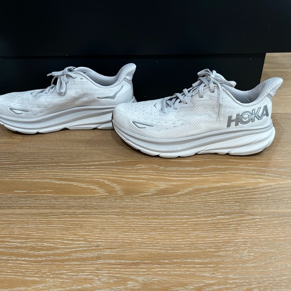 HOKA One One Clifton 9 women’s size 9.5 - Picture 2 of 8